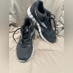 Reebok women’s slightly worn athletic shoes size 9.5